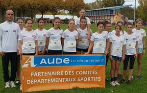 Cloé, Laly, Meriem, Anais, Marion avec l'équipe benjamine